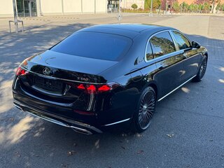 2026 Mercedes-Benz Maybach S-Класс 580 II (Z223) Рестайлинг, чёрный, 41700000 рублей, вид 4