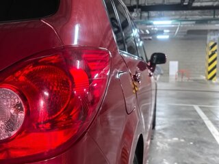 2011 Nissan Tiida I Рестайлинг, красный, 750000 рублей, вид 4