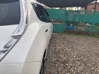 2015 Nissan Leaf 30kWh I (ZE0/AZE0), белый, 1800000 рублей, вид 4