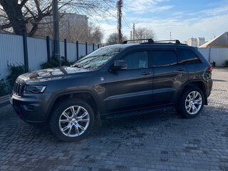 2017 Jeep Grand Cherokee IV (WK2) Рестайлинг, серый, 4750000 рублей, вид 3