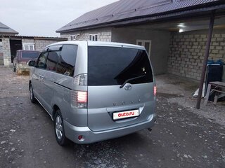 2007 Toyota Voxy II (R70), серебристый, 650000 рублей, вид 3
