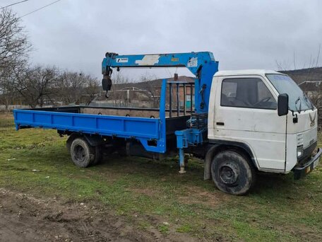 1987 Mazda Titan, белый, 1750000 рублей, вид 3