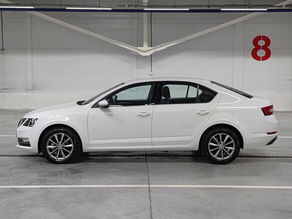 2022 Skoda Octavia III (A7) Рестайлинг, белый, 1770000 рублей - вид 7