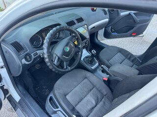 2012 Skoda Octavia II (A5) Рестайлинг, белый, 770000 рублей, вид 4