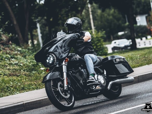 2011 Harley-Davidson Street Glide, чёрный, 1050000 рублей - вид 5