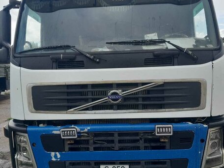2002 Volvo FM, белый, 1700000 рублей, вид 1
