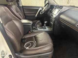 2019 Toyota Land Cruiser Prado 150 Series Рестайлинг 2, белый, 4000000 рублей, вид 5