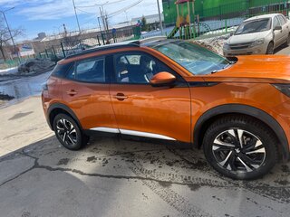2021 Peugeot 2008 II, оранжевый, 1700000 рублей, вид 3