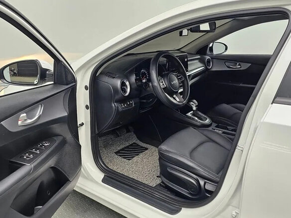 2024 Kia K3 II (China Market) Рестайлинг, белый, 1900000 рублей - вид 4