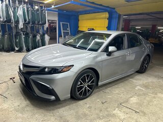 2021 Toyota Camry VIII (XV70) Рестайлинг, жёлтый, 1830000 рублей, вид 4