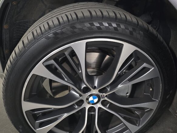 2015 BMW X5 40d III (F15), серый, 4000000 рублей - вид 11