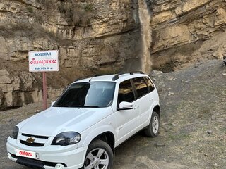 2017 Chevrolet Niva I Рестайлинг, белый, 640000 рублей, вид 2