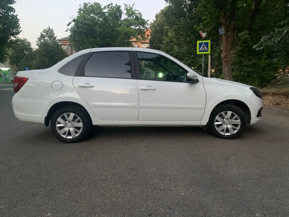 2021 Lada (ВАЗ) Granta I Рестайлинг, белый, 630000 рублей - вид 3