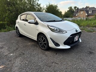 2019 Toyota Aqua I Рестайлинг 2, белый, 1400000 рублей, вид 3