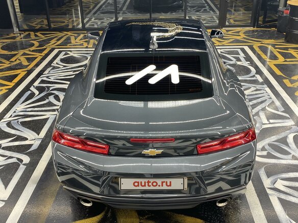2017 Chevrolet Camaro VI, серый, 2600000 рублей - вид 2