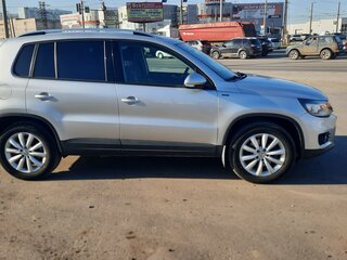 2016 Volkswagen Tiguan I Рестайлинг, серебристый, 1720000 рублей, вид 5