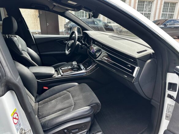 2021 Audi Q8 45 TDI I (4M), белый, 7099000 рублей - вид 18