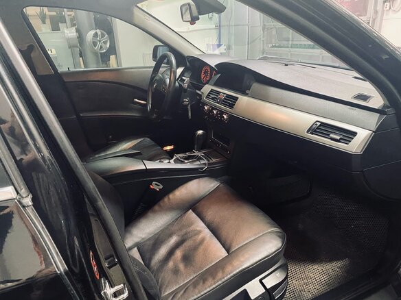 2006 BMW 5 серии 525xi V (E60/E61), чёрный - вид 11