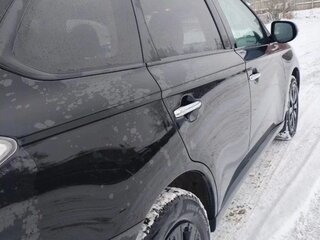 2013 Mitsubishi Outlander III, чёрный, 1390000 рублей, вид 2