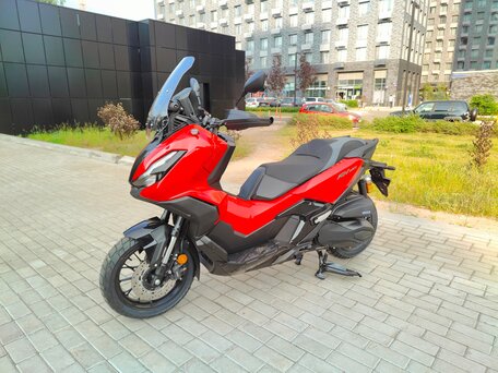 2025 Honda ADV350, красный, 899000 рублей, вид 5