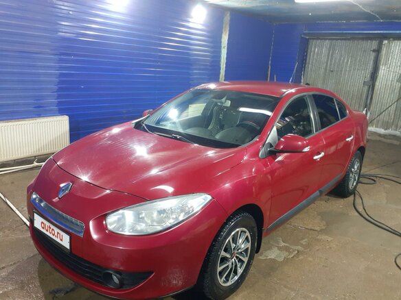 2011 Renault Fluence I, красный