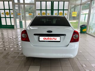 2010 Ford Focus II Рестайлинг, белый, 650000 рублей, вид 5