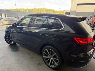 2018 Volkswagen Touareg III, чёрный, 3700000 рублей, вид 5