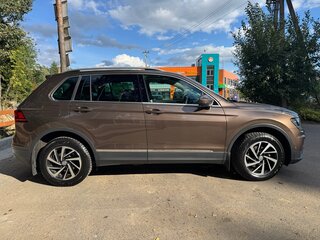 2018 Volkswagen Tiguan II, коричневый, 2000000 рублей, вид 5