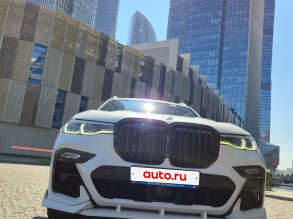2020 BMW X7 35d I (G07), белый, 8250000 рублей - вид 2