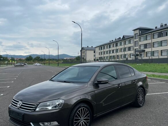 2013 Volkswagen Passat B7, коричневый, 950000 рублей