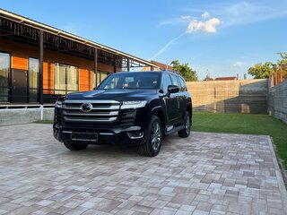 2022 Toyota Land Cruiser 300 Series, чёрный, 12800000 рублей, вид 4