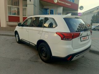 2019 Mitsubishi Outlander III Рестайлинг 3, белый, 1760000 рублей, вид 5