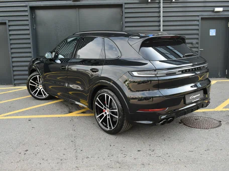 2026 Porsche Cayenne GTS III Рестайлинг, чёрный, 25490000 рублей, вид 5