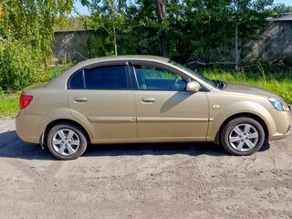 2010 Kia Rio II Рестайлинг, бежевый, 550000 рублей, вид 4
