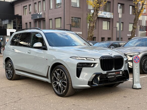 2023 BMW X7 40d I (G07) Рестайлинг, чёрный