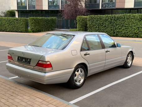 1997 Mercedes-Benz S-Класс 500 III (W140) Рестайлинг, серебристый, 12600000 рублей, вид 5