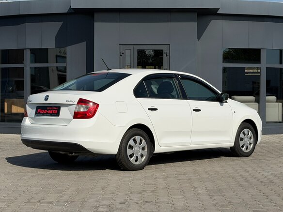 2015 Skoda Rapid I, белый - вид 3