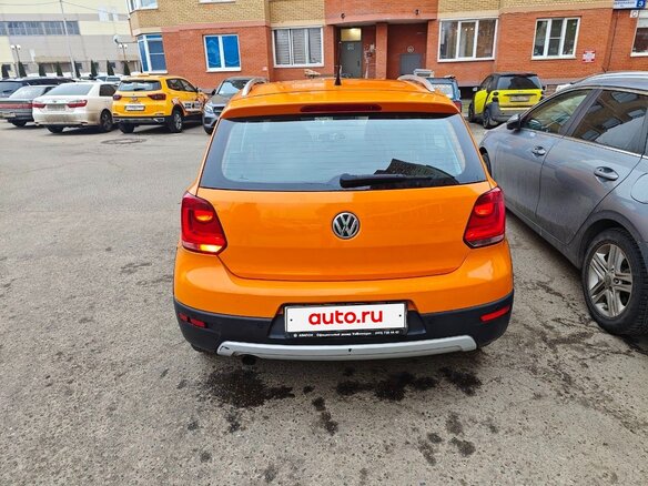 2012 Volkswagen Polo Cross V, оранжевый, 960000 рублей - вид 4