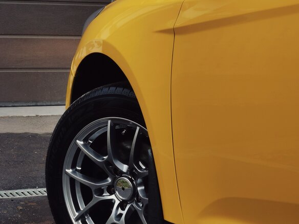 2017 Ford Focus III Рестайлинг, жёлтый, 990000 рублей - вид 10