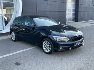 2018 BMW 1 серии 118i II (F20/F21) Рестайлинг 2, чёрный, 1682000 рублей, вид 3