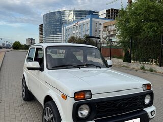 2018 Lada (ВАЗ) 2121 (4x4) Urban I Рестайлинг, белый, 750000 рублей, вид 3