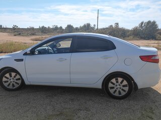 2013 Kia Rio 4-speed III, белый, 1050000 рублей, вид 3