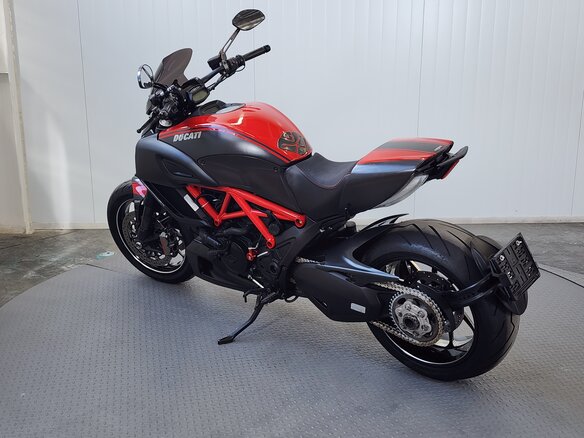 2015 Ducati Diavel Carbon, чёрный, 847000 рублей - вид 5