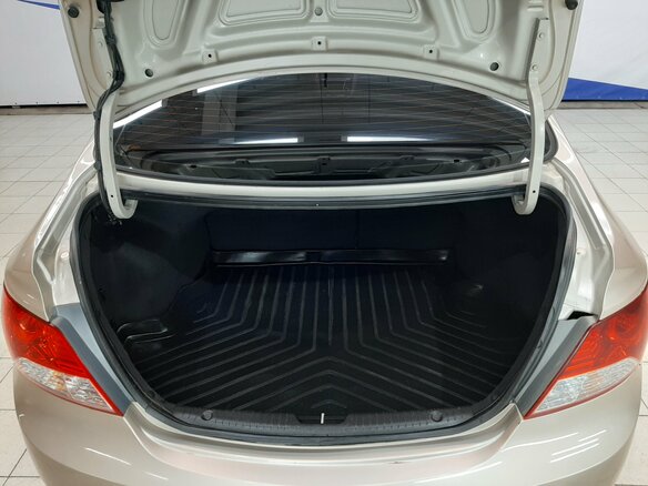 2011 Hyundai Solaris I, бежевый, 659000 рублей - вид 4