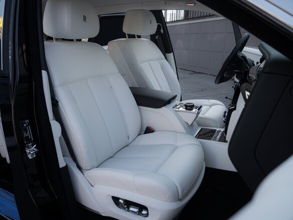 2026 Rolls-Royce Phantom Extended VIII Рестайлинг (Series II), чёрный, 86000000 рублей - вид 30