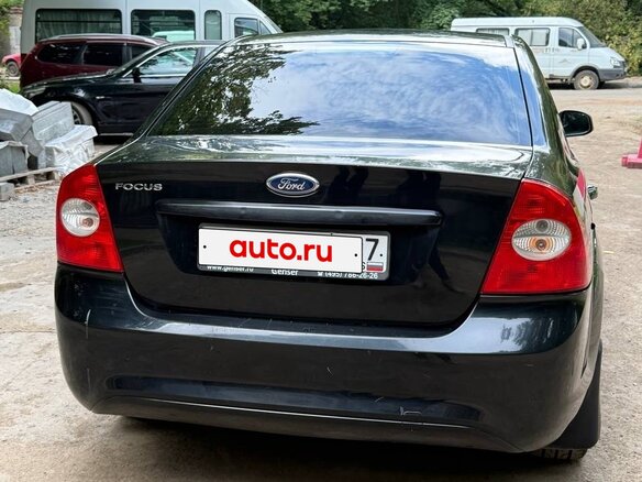 2010 Ford Focus II Рестайлинг, чёрный - вид 4