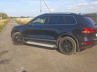 2010 Volkswagen Touareg II, чёрный, 2300000 рублей, вид 3
