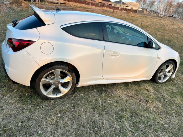2013 Opel Astra GTC J Рестайлинг, белый, 1350000 рублей - вид 9