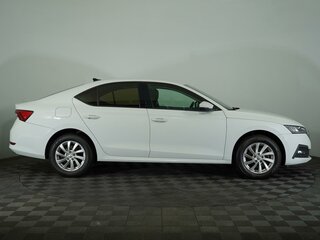 2021 Skoda Octavia IV (A8), белый, 1820000 рублей, вид 5