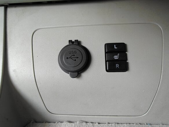 2009 Toyota Prius III (XW30), белый, 880000 рублей - вид 13